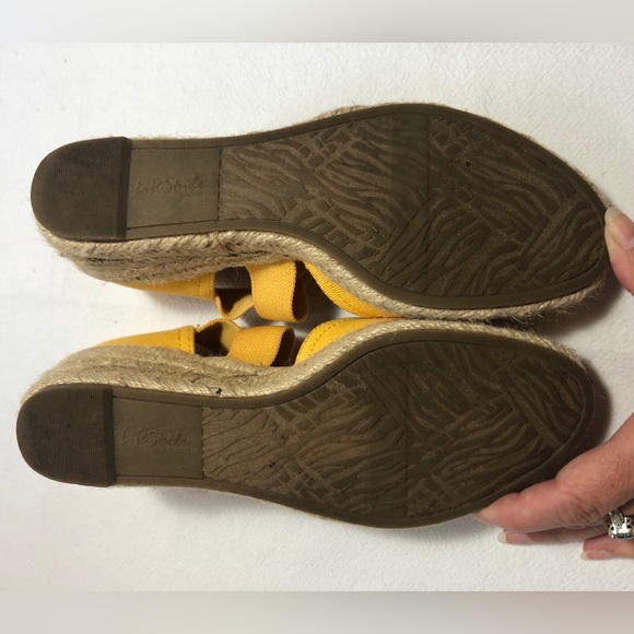 Lifestride yellow espadrilles size 7 - Picture 7 of 10